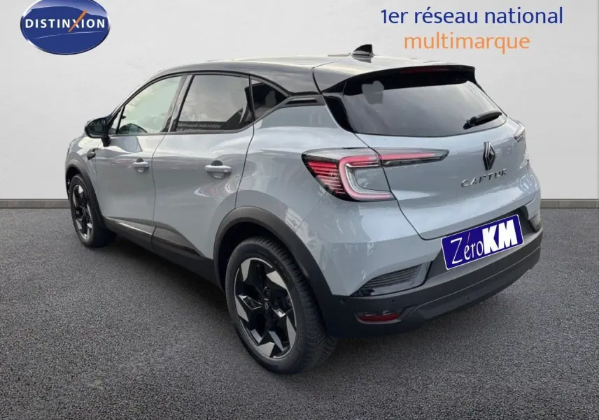 Vue 3/4 arrière droite du Renault Captur gris Rafale métal avec toit noir et jantes noires distinctives.