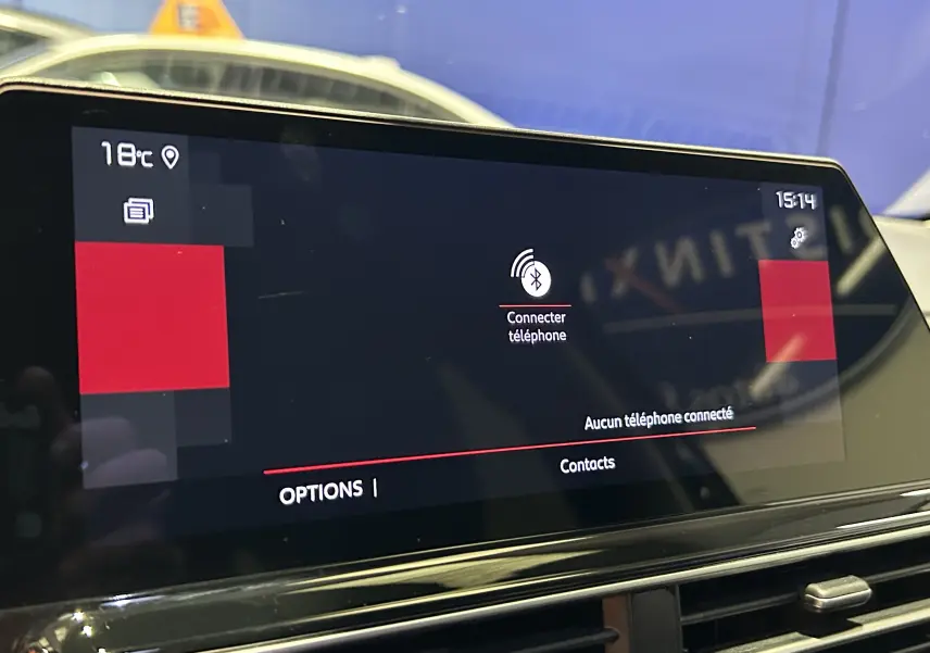 Écran tactile central du Citroën C5 Aircross Ph.2 Max Hybride 2024 affichant la connexion Bluetooth téléphone.