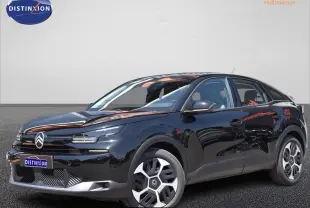 Citroën C4 Hybride noir vue 3/4 avant droit, avec projecteurs LED et enjoliveurs 18 pouces AEROTECH.