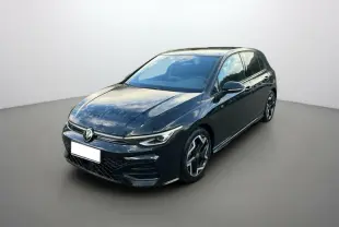 Volkswagen Golf E-TSI 150 R-Line noir ébène vue 3/4 avant avec jantes alu noires distinctives.