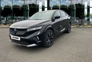 Renault Rafale noir en 3/4 avant droit, avec calandre noire et jantes noires au design moderne.