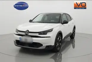 Vue 3/4 avant d'une Citroën C4 hybride blanche avec jantes alliage 18 pouces et toit noir contrasté.