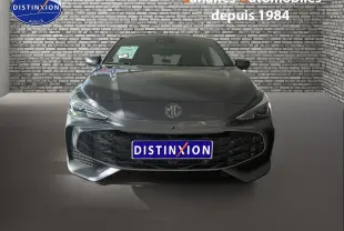 Vue avant d'une MG3 1.5 Hybrid+ gris Hampstead avec calandre noire et logo MG centré.