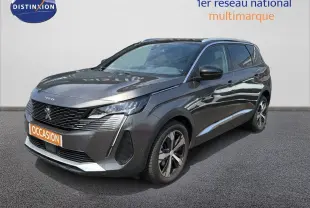 Peugeot 5008 gris Platinium avec toit noir, vue 3/4 avant droit, jantes alliage et calandre distinctive.