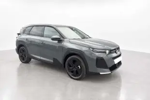 Vue 3/4 avant droit d'un Citroën C5 Aircross gris métallisé avec jantes noires et vitres teintées.