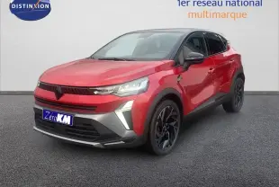 Renault Captur esprit Alpine rouge vue 3/4 avant droit avec jantes noires et détails LED distinctifs.