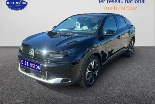 Citroën C4 noire vue en 3/4 avant droit avec jantes alliage et calandre distinctive brillante.