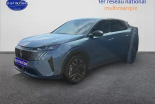Peugeot 3008 bleu 3/4 avant droit, avec calandre distinctive et jantes alliage noires.