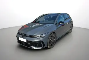 Volkswagen Golf E-TSI 150 R-Line gris dauphin vue 3/4 avant avec jantes alu 18 pouces et toit ouvrant panoramique.