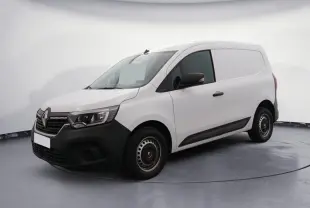 Renault Kangoo Van blanc en 3/4 avant droit, avec pare-chocs noir et jantes tôles noires simples.