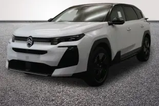 Citroën C5 hybride blanc en 3/4 avant droit avec calandre noire et jantes noires distinctives.