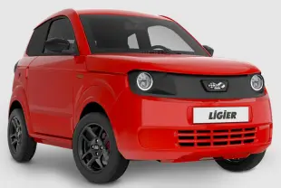 Vue 3/4 avant droite d'une LIGIER Myli 0.5 REVO D+ MAX rouge avec jantes alu noires et calandre noire.