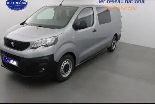 Peugeot Expert Fourgon XL gris acier métal vu en 3/4 avant droit dans un studio lumineux avec double portes arrière.