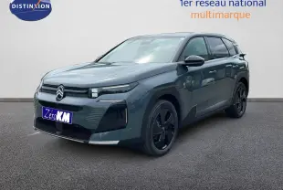 Vue 3/4 avant droit d'un Citroën C5 Aircross vert Astoria métallisé avec jantes noires et calandre moderne.