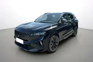 Renault Austral noir étoilé en 3/4 avant droit, avec jantes alu 20 pouces et toit panoramique noir.