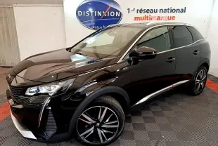 Peugeot 3008 PureTech 130 GT Pack noir, vue 3/4 avant droit, jantes alliage et détails chromés visibles.