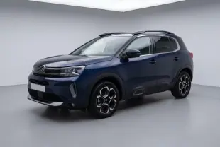 Citroën C5 Aircross hybride 2024 bleu foncé, vue 3/4 avant droit avec jantes au design hexagonal distinctif.