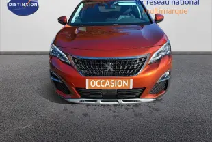 Peugeot 3008 Cooper Metal vue de face, mettant en valeur sa calandre distinctive et ses phares LED.