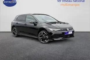 Volkswagen Golf 2.0 TDI 150ch R-Line noire vue en 3/4 avant droit avec jantes sport et calandre distinctive.