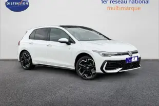 Volkswagen Golf 2.0 TDI R-Line blanc Oryx nacré vue 3/4 avant avec jantes noires distinctives.