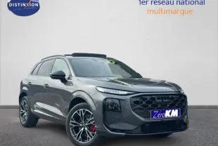 Audi Q3 2.0 TDI gris en 3/4 avant droit, avec calandre noire et jantes alliage noires à détails rouges.