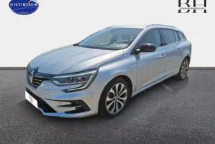 Renault Mégane Break gris titanium vue 3/4 avant droit avec phares LED et jantes alliage.