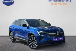 Renault Austral 1.2 E-Tech full hybrid 200ch bleu Iron, vue 3/4 avant avec calandre distinctive et jantes alliage.