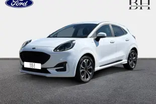Ford Puma blanc Glacier en 3/4 avant droit, avec jantes alliage noires et vitres arrière surteintées.
