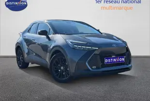 Toyota C-HR 2.0 Hybride GR Sport gris Atlas bi-ton, vue 3/4 avant droit avec jantes noires et calandre marquée.