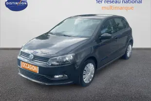 Volkswagen Polo noire vue en 3/4 avant droit, avec jantes standard et plaque "OCCASION" orange.