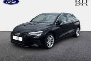 Audi A3 Sportback noir Mythic métallisé vue 3/4 avant droit avec jantes alu et calandre hexagonale noire