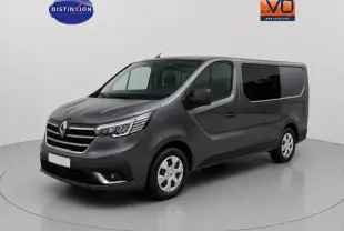 Renault Trafic Fourgon gris foncé vu en 3/4 avant droit, avec vitres surteintées et porte latérale visible.