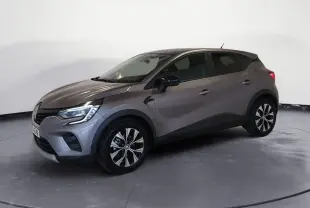 Renault Captur E-Tech Full Hybrid 145 Evolution gris Cassiopée en 3/4 avant droit, jantes alliage et détails noirs contrastants.