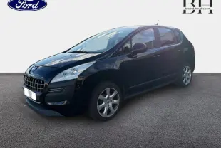 PEUGEOT 3008 noir Perla Nera en vue 3/4 avant droit, avec calandre chromée et jantes alu 17 pouces visibles.