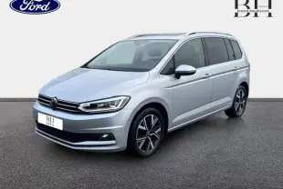 Volkswagen Touran 2021 Reflet d'Argent métallisé, vue 3/4 avant droit avec jantes alu et toit ouvrant panoramique.