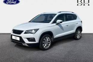 SUV SEAT Ateca blanc Nevada métal vu en 3/4 avant droit, avec jantes alu et rétroviseurs blancs.