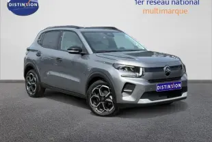 Vue 3/4 avant droite d'une Citroën C3 2025 gris Mercury avec jantes alu et toit noir contrasté.