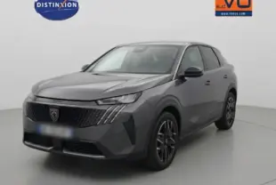 Peugeot 3008 Hybrid gris en 3/4 avant droit, avec calandre noire distinctive et jantes alliage 18 pouces.