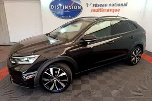 Volkswagen Taigo 1.5 TSI R-Line noir, vue de profil côté gauche, jantes alliage et vitres teintées.