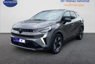 Vue 3/4 avant d'un Renault Symbioz gris cassiopée métal avec calandre noire et jantes stylisées noires et grises.
