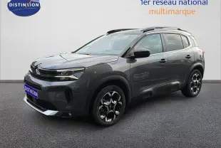 Vue 3/4 avant d'un Citroën C5 Aircross gris platinium métal avec jantes noires et toit ouvrant.