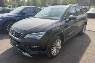 SEAT Ateca noir 2019 en 3/4 avant droit, avec calandre chromée et jantes alliage 18 pouces visibles.
