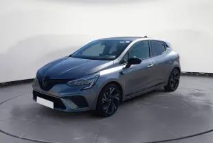 Renault Clio V E-Tech Full Hybrid gris foncé métal vue 3/4 avant droit avec jantes alliage noires et toit noir.