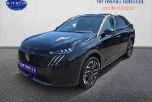 Peugeot 3008 noir en 3/4 avant droit, avec phares LED et jantes alliage distinctives.