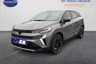 Renault SYMBIOZ gris cassiopée métal en 3/4 avant droit, avec calandre noire et jantes noires distinctives.