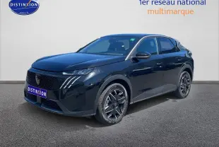 Peugeot 3008 noir en 3/4 avant droit, avec calandre distinctive et jantes alliage modernes.