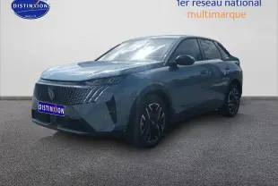 Peugeot 3008 bleu en 3/4 avant droit, avec calandre distinctive et jantes alliage noires.