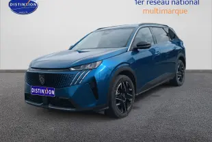 Peugeot 5008 Hybrid 145 allure e-dcs6 bleu, vue 3/4 avant avec calandre distinctive et jantes noires.