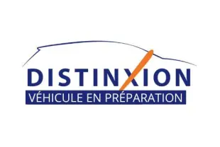 Hyundai Tucson 2023 Cypress Green en 3/4 avant droit, avec calandre distinctive et feux LED intégrés.