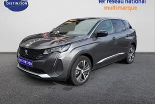 Peugeot 3008 Hybrid gris platinium métal, vue 3/4 avant droit, avec calandre noire et jantes alliage.